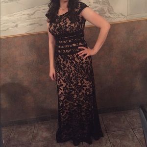 Women’s dress Tadashi shoji size 14 worn once